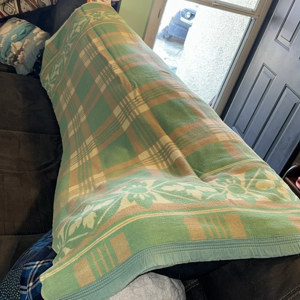 Beacon Vintage Green, Cream & Brown Plaid Camp Blanket Cozy Retro Size 70”x70”